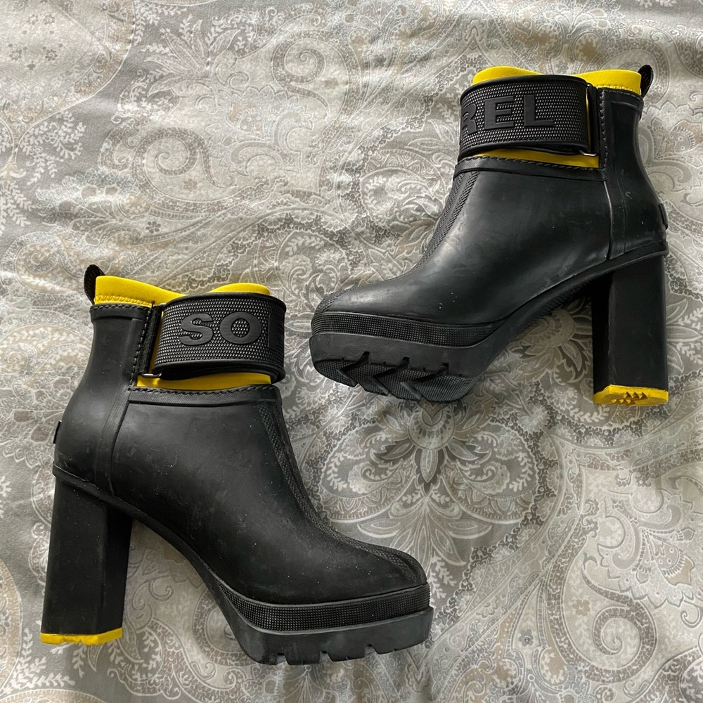 sorel rubber platform heeled shoes